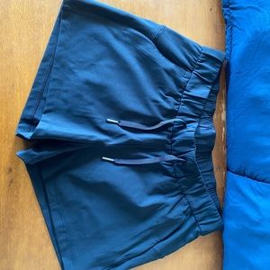 Lululemon on the fly short *never worn*